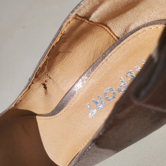 Beautiful Shimmery Pumps, Like New - Picture 10 of 12